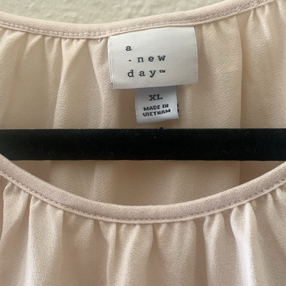 A new day blouse - Picture 2 of 5